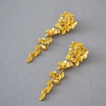 Orecchini pendenti a fiori vintage in oro opaco con dettagli di petali incisi - Orecchino Singolo (Senza l'altro pezzo)