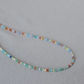 Collar minimalista de cuentas arcoíris con pequeñas piedras de circón de colores talladas - Colorido