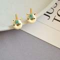 Boucles d'oreilles licorne émaillées avec corne dorée et fleur sur plateau céramique - Donut Licorne (Boucles d'Oreilles Clous)