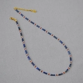Collier en lapis-lazuli avec cylindres bleus et fermoir doré au design superposé - Style perlé en lapis-lazuli