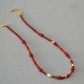 Collana retrò con agata rossa, occhio di tigre, perle e distanziatori dorati lucidi - Stile Agata Rossa Collana