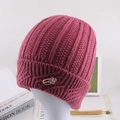 Bonnet en laine tricoté rose foncé pour femmes âgées avec fleurs en strass brillant - Violet