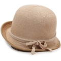 Détail de chapeau soleil en maille beige avec nœud perlé et texture tissée fine - Taille Unique 58cm / Khaki Clair