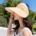 Visière de soleil tricotée beige avec large bord et boucle dorée pour l'extérieur - Beige
