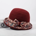 Chapeau cloche d'hiver rouge foncé pour femme âgée avec bord à fleurs et nœud - Taille unique / Orange