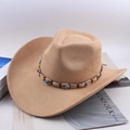 Dettaglio cappello da cowboy con perline turchesi e fascia intrecciata decorativa - Decorazione in Corda di Canapa Beige Chiaro