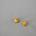 Minimalistische unregelmäßige Kristallcluster-Ohrstecker aus goldenem Messing mit Glanz - Gold