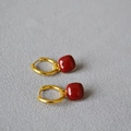 Orecchini pendenti minimalisti in smalto rosso quadrato con anelli in oro lucido raffinati - Tondo Rosso