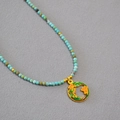 Collier papillon en émail artisanal avec perles turquoises et détails en laiton doré - Bouquet d'Osmanthus