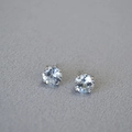 Pendientes clásicos de plata con cuatro garras y brillantes piedras de circonita redonda - 8mm