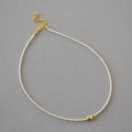 Collana di perle minimalista con un ciondolo a cuore dorato lucido e chiusura - Oro