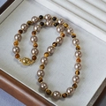 Collana con occhio di tigre e perle con chiusura magnetica dorata in scatola di legno - Stile Perlinato Occhio di Tigre Marrone