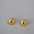 Elegantes pendientes de botón tipo cúpula en oro de 18K con acabado pulido espejo - Dorado