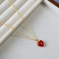 Elegante goldene Halskette mit poliertem rotem Achatherz-Anhänger für Damenmode - Achat Herz Halskette