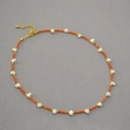 Dettaglio della collana di perle d'acqua dolce con perline arancioni e chiusura d'oro - Perla Bianco Rosso-Arancio