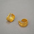 Pendientes irregulares en forma de C de latón chapado en oro con acabado mate - Oro Antiguo