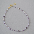 Collana elegante con perle di ametista viola irregolari e chiusura dorata - Collana Viola