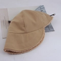 Detailweergave van de kaki winterhoed met warme fleecevoering en verstelbare trekkoorden - Verstelbaar 56-59cm / Khaki