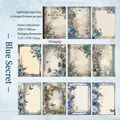 Papel de scrapbooking Jardín Barroco con flores azules vintage y mariposas de diseño - Secreto Azul
