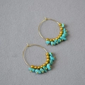 Pendientes de aro dorados bohemios con cuentas de turquesa irregulares y metal - Oro Turquesa