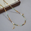 Collana artigianale stile boho con perline colorate e dettagli in metallo dorato - Multicolore