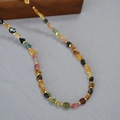 Collana di perline di tormalina irregolari colorate con perline distanziatrici dorate - Collana