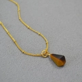Collar vintage de latón chapado en oro con colgante geométrico de piedra ojo de tigre - Collar