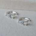 Pendientes minimalistas de plata martillada con piedras de circonita cúbica azul - Plateado (Incrustado con diamantes de imitación azules y blancos)