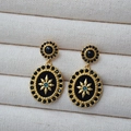 French vintage earrings with gold star in black enamel and blue stone inlay - Retro Star Oval Pendant Style (耳环)