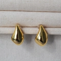 Pendientes de gota de oro pulido con diseño minimalista irregular de gota de agua - Chapado en oro