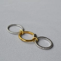 Anelli a incastro moderni in oro e argento con pavé di diamanti scintillanti - US 7 / Anelli Intrecciati (Fascia D'Oro E Fasce D'Argento Con Zirconia Completa)
