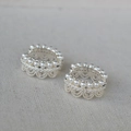 Orecchini vintage stile pizzo francese con perle bianche e ottone placcato oro - Argento