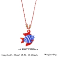 Pendentif poisson en verre à rayures bleues et blanches sur collier marin tressé rouge - Poisson Bleu Blanc (Cordon Rouge)