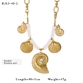 Goldene Edelstahlhalskette mit Nautilus-Anhänger, Muschelcharme und weißen Perlen - Nautilus und Jakobsmuschel (13-40-2)