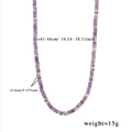 Détail macro du collier de perles d'améthyste violette avec espaceurs dorés fins - Style 5 (Améthyste Violette Cube)