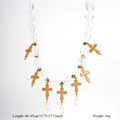 Dettaglio della collana fatta a mano con perle in pietra e croci dorate, lungo 40-45 cm - Stile Ciondolo Croce Perla Artificiale (B)