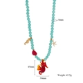Dettaglio della collana di perline blu con stella marina dorata e grande pendente a cavalluccio - Perline Blu Chiaro Ippocampo (Style 1)