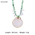 Detail van kralenketting met witte schelphanger en groene natuurlijke stenen - Sint-Jacobsschelp Hanger Ketting (10-2-001)