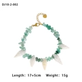 Boheems armbandje met groene natuursteen kralen, witte schelphangers en gouden sluiting - Wulk Bedel Armband (10-2-002)
