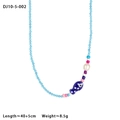 Detail van kralenketting met lichtblauwe glaskralen, parel en blauwe vishanger - Lichtblauwe Kraal Stijl (10-5-002)