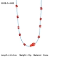 Dettaglio della collana di pietre azzurre con un ciondolo a forma di pesce rosso - Stile Ciondolo Pesce Rosso (DJ10-14-002)