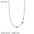 Detail van kleurrijke keramische kralenketting met witte parel en blauwe visbedel - Groene Kraal Stijl (10-5-001)