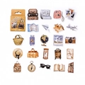 Set di adesivi da viaggio vintage con motivi di valigia e fotocamera in scatola kraft - Giro del Mondo