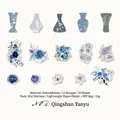 Adesivi botanici vintage con 15 motivi floreali blu-viola su carta washi per scrapbooking - Montagna Nebbiosa