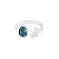 Unregelmäßiger S925 Silberring mit einem lebendigen ovalen Opal im Naturlook - Gr. 15 (Verstellbar) / Weißgold