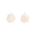 Elegantes pendientes de racimo de perlas blancas con pernos de plata S925 dorada en fondo blanco - Plata 925 / Oro de 18K
