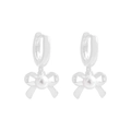 S925 Sterlingsilber Schleifen-Ohrringe mit eleganten weißen Perlen auf weißem Hintergrund - 925er Silber / Silber