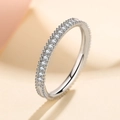 Dubbele rij eeuwigheidsring van S925 sterling zilver met sprankelende moissanite-stenen - US 10 / 15 Punten Moissanite