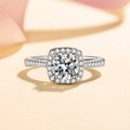 925 Silber Verlobungsring mit rundem Hauptstein und Pavé-Diamanten im Halo-Design - 1 Karat Moissanit / US 10