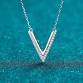 Collana minimalista in argento S925 a forma di V con micro-pavé di moissanite - Moissanite da 19 Punti (AZ424-X) / Argento 925 / Argento